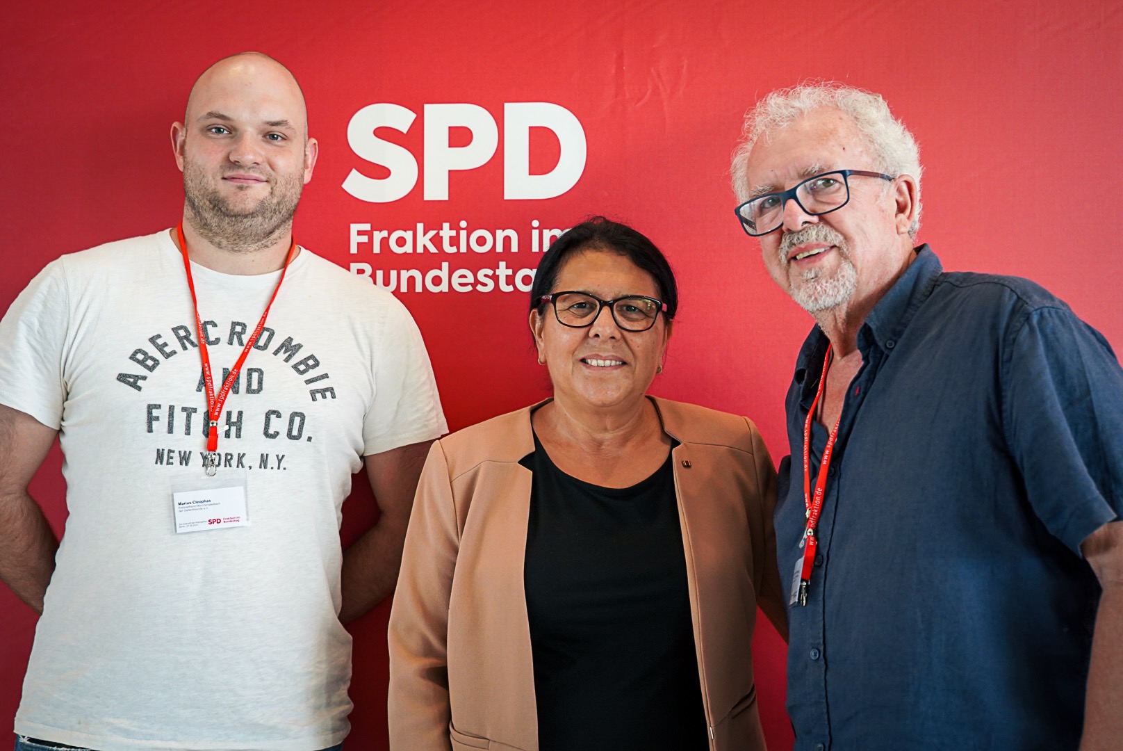 Gülistan Yüksel trifft Marius Cleophas und Hans-Peter Reichartz beim Kleingartenkongress der SPD-Bundestagsfraktion.